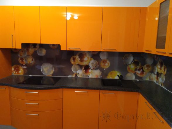 Фартук стекло фото: летящие шарики, заказ #ИНУТ-273, Оранжевая кухня.
