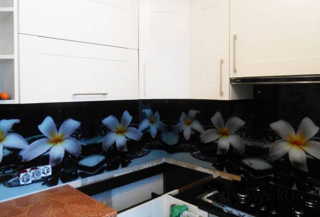 Фартук для кухни фото: лилии на темном фоне., заказ #S-125, Белая кухня. Изображение 111972