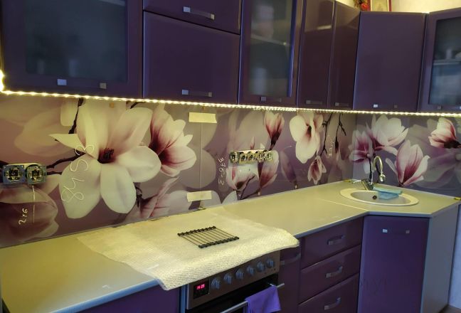 Фартук фото: магнолии, заказ #ИНУТ-8453, Фиолетовая кухня. Изображение 186344