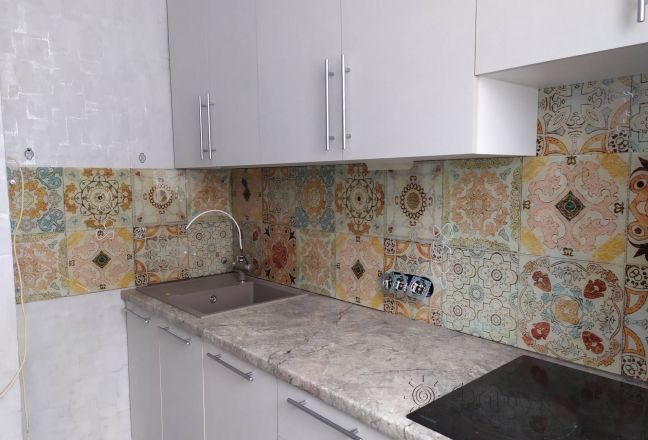 Фартук для кухни фото: марокканская плитка мозаика, заказ #ИНУТ-8523, Белая кухня. Изображение 300246