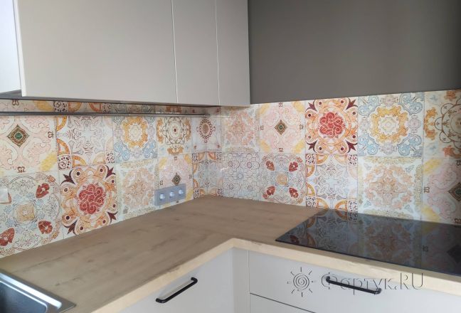 Фартук для кухни фото: марокканская плитка мозаика, заказ #ИНУТ-13234, Белая кухня. Изображение 300246