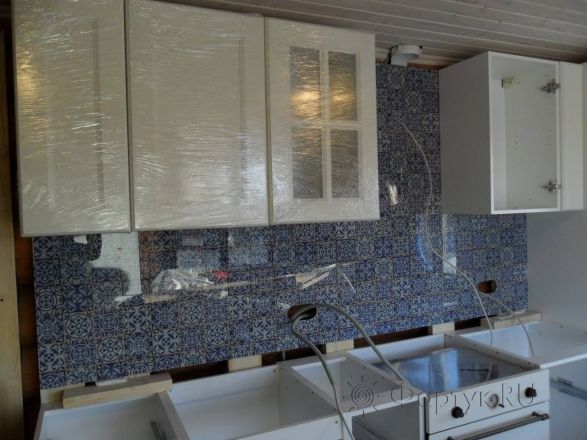 Фартук для кухни фото: марокканский орнамент , заказ #УТ-255, Белая кухня.