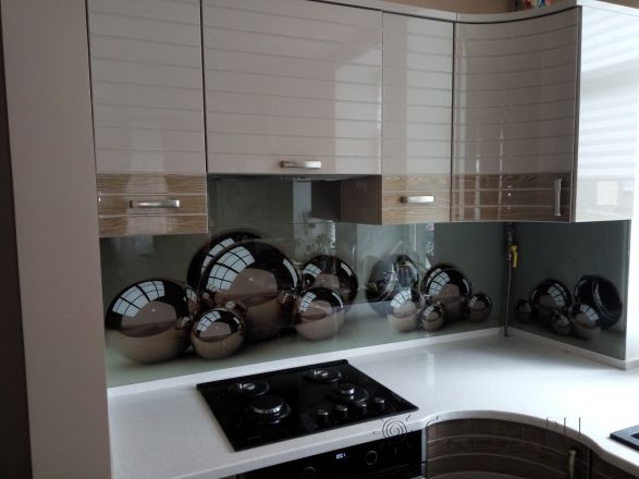 Фартук с фотопечатью фото: металлические шары на сером фоне, заказ #ГМУТ-247, Коричневая кухня.
