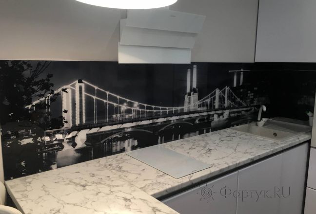 Фартук для кухни фото: мост в черно-белом цвете, заказ #КРУТ-2497, Белая кухня. Изображение 80150