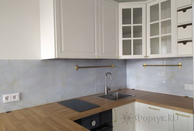 Фартук для кухни фото: мрамор белый с золотом, заказ #ИНУТ-10499, Белая кухня.
