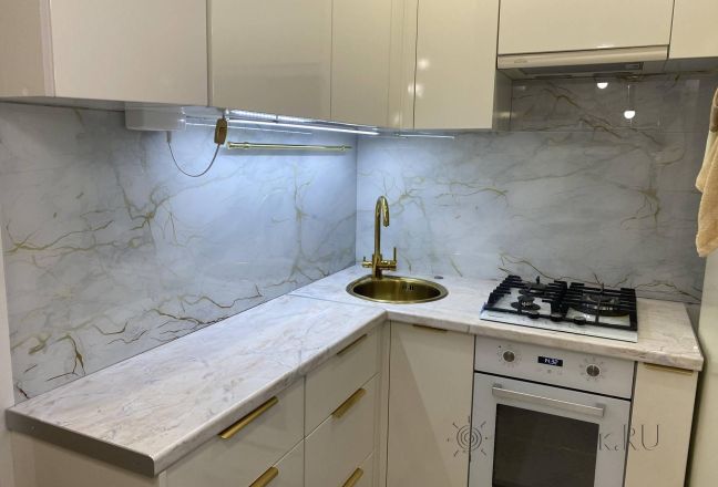 Фартук для кухни фото: мрамор белый с золотом, заказ #ИНУТ-17491, Белая кухня. Изображение 321908