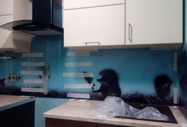 Фартук с фотопечатью фото: мультфильм ежик в тумане, заказ #ИНУТ-406, Коричневая кухня. Изображение 197130