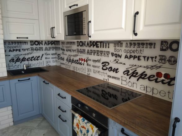 Стеновая панель фото: надписи на белом фоне, заказ #ИНУТ-4520, Серая кухня.