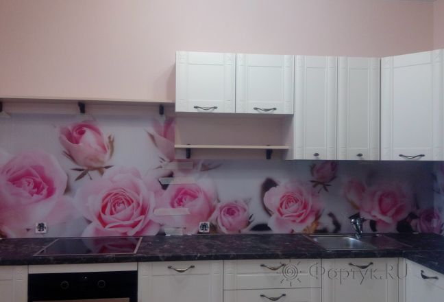 Фартук для кухни фото: нежные розовые розы, заказ #ИНУТ-760, Белая кухня. Изображение 186080