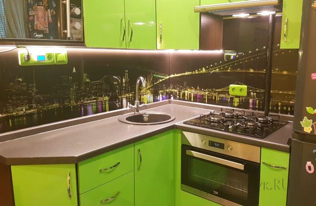 Скинали для кухни фото: ночной нью-йорк в зеленых огнях, заказ #ГМУТ-326, Зеленая кухня.