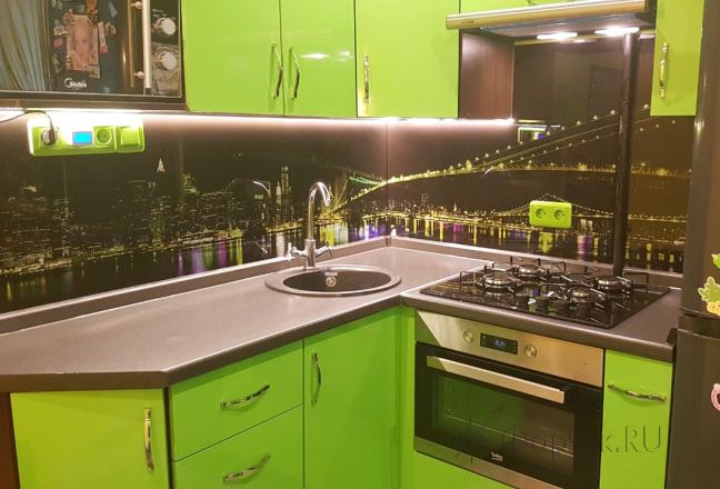 Скинали для кухни фото: ночной нью-йорк в зеленых огнях, заказ #ГМУТ-326, Зеленая кухня.