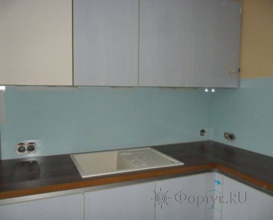 Фартук для кухни фото: однотонная заливка.
, заказ #S-1080, Белая кухня.