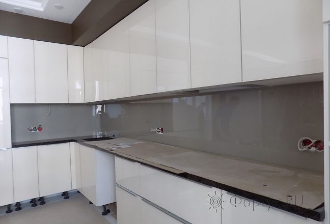 Фартук для кухни фото: однотонный серый цвет, заказ #УТ-614, Белая кухня.