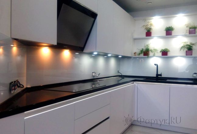 Фартук для кухни фото: однотонный цвет, заказ #ИНУТ-1276, Белая кухня.