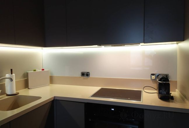 Стеновая панель фото: однотонный цвет, заказ #ИНУТ-7644, Серая кухня.