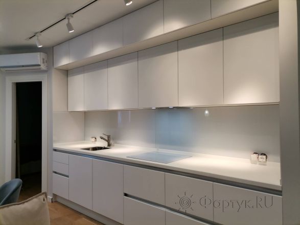 Фартук для кухни фото: однотонный цвет, заказ #ИНУТ-8791, Белая кухня.