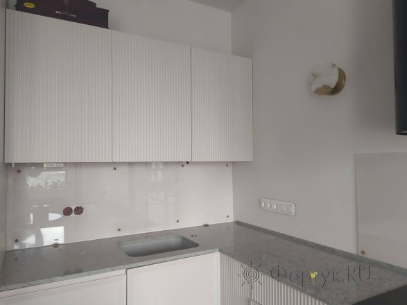 Фартук для кухни фото: однотонный цвет, заказ #ИНУТ-8688, Белая кухня.