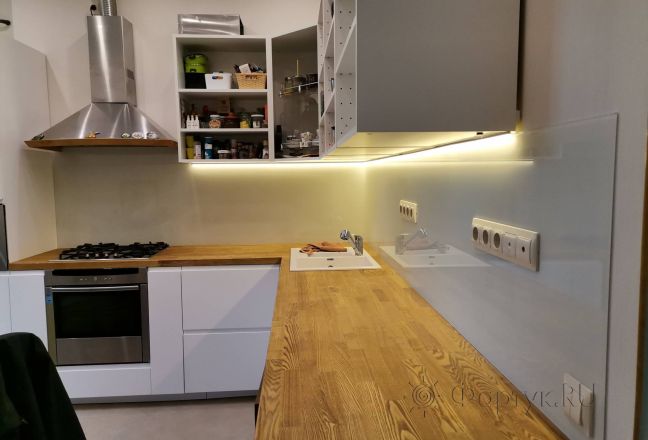 Фартук для кухни фото: однотонный цвет, заказ #ИНУТ-9183, Белая кухня.