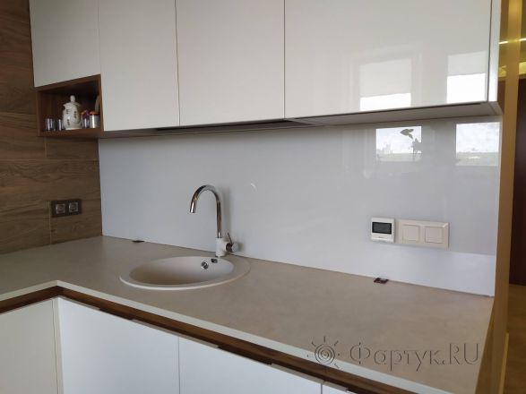 Фартук для кухни фото: однотонный цвет, заказ #ИНУТ-9589, Белая кухня.