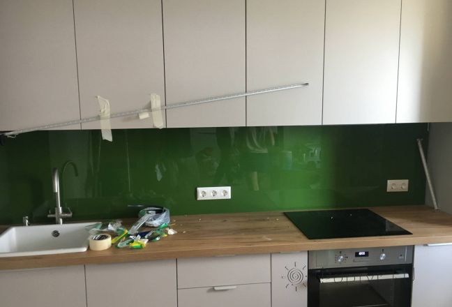 Стеновая панель фото: однотонный цвет, заказ #КРУТ-2755, Серая кухня.