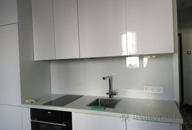 Фартук для кухни фото: однотонный цвет, заказ #ИНУТ-10046, Белая кухня.