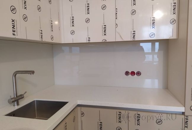 Фартук для кухни фото: однотонный цвет, заказ #ИНУТ-10314, Белая кухня.