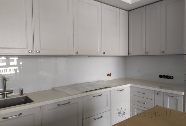 Фартук для кухни фото: однотонный цвет, заказ #ИНУТ-10288, Белая кухня.