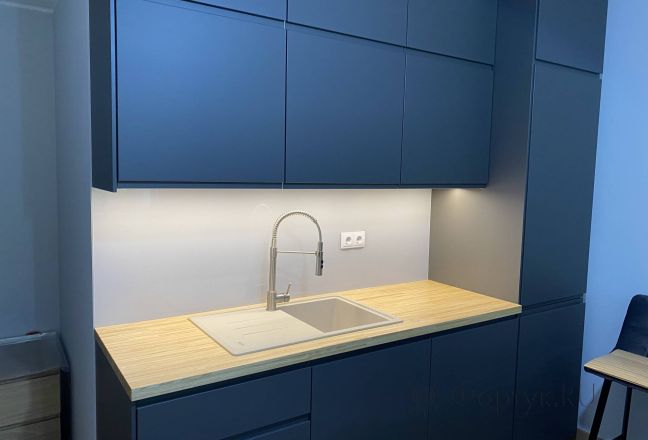 Стеклянная фото панель: однотонный цвет, заказ #КРУТ-2861, Синяя кухня.