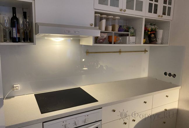 Фартук для кухни фото: однотонный цвет, заказ #КРУТ-2885, Белая кухня.