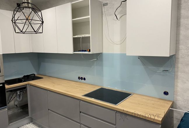 Стеновая панель фото: однотонный цвет, заказ #КРУТ-2931, Серая кухня.