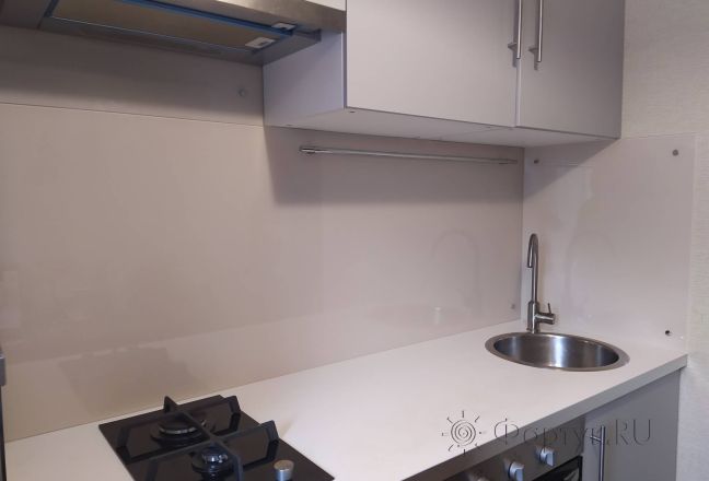 Стеновая панель фото: однотонный цвет, заказ #ИНУТ-10890, Серая кухня.