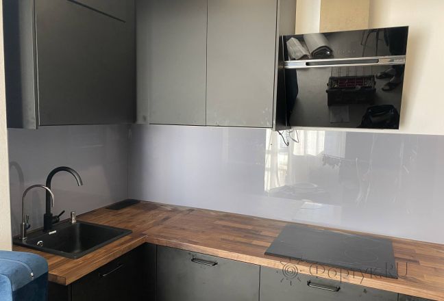 Стеновая панель фото: однотонный цвет, заказ #КРУТ-3086, Серая кухня.