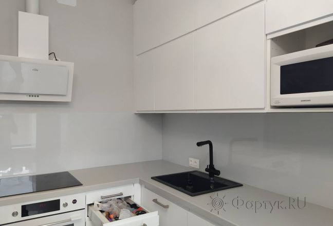 Фартук для кухни фото: однотонный цвет, заказ #ИНУТ-11992, Белая кухня.