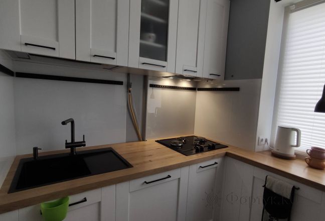 Фартук для кухни фото: однотонный цвет, заказ #КРУТ-3161, Белая кухня.