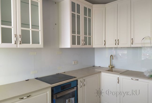 Фартук для кухни фото: однотонный цвет, заказ #ИНУТ-12738, Белая кухня.