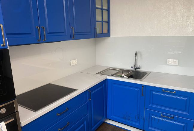 Стеклянная фото панель: однотонный цвет, заказ #КРУТ-3307, Синяя кухня.