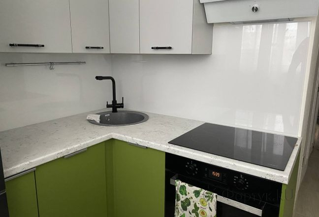 Скинали для кухни фото: однотонный цвет, заказ #КРУТ-3769, Зеленая кухня.