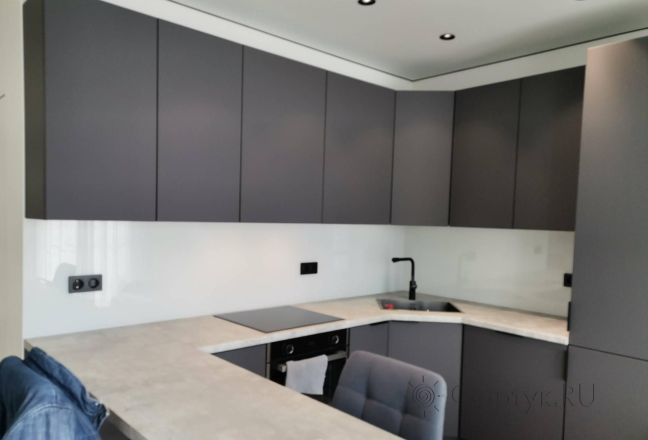 Стеновая панель фото: однотонный цвет, заказ #ИНУТ-14958, Серая кухня.