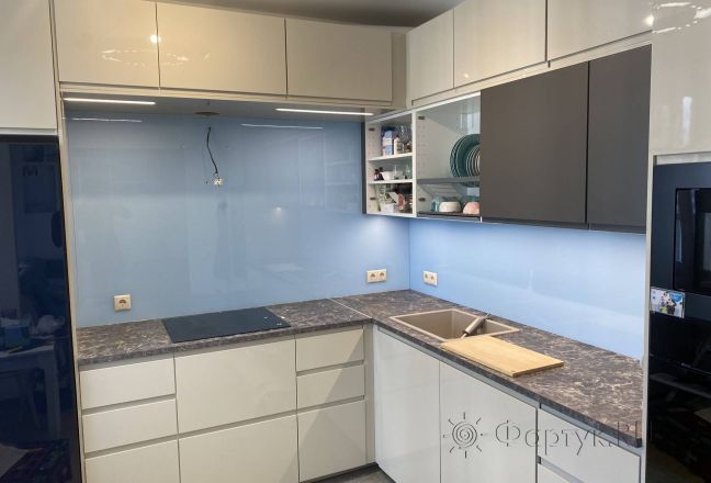 Фартук для кухни фото: однотонный цвет, заказ #КРУТ-3924, Белая кухня.