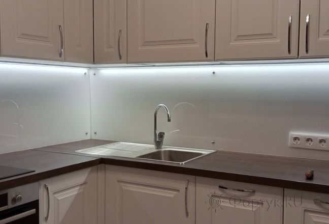 Фартук для кухни фото: однотонный цвет, заказ #ИНУТ-17112, Белая кухня.