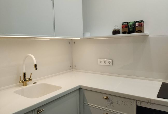 Фартук для кухни фото: однотонный цвет, заказ #ИНУТ-17435, Белая кухня.