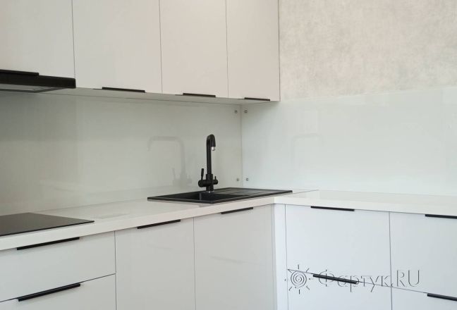 Фартук для кухни фото: однотонный цвет, заказ #ГОУТ-46, Белая кухня.