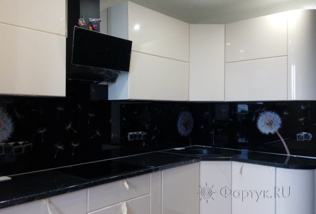 Фартук для кухни фото: одуванчики на черном фоне, заказ #ГМ-046, Белая кухня. Изображение 111900