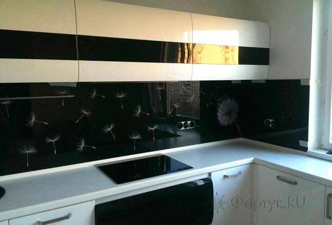 Фартук для кухни фото: одуванчики на черном фоне., заказ #S-802, Белая кухня. Изображение 111900
