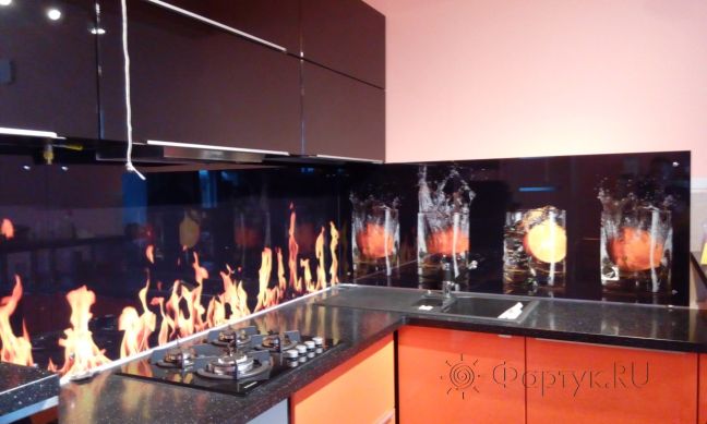 Фартук стекло фото: огонь и стаканы с водой, заказ #УТ-1391, Оранжевая кухня.