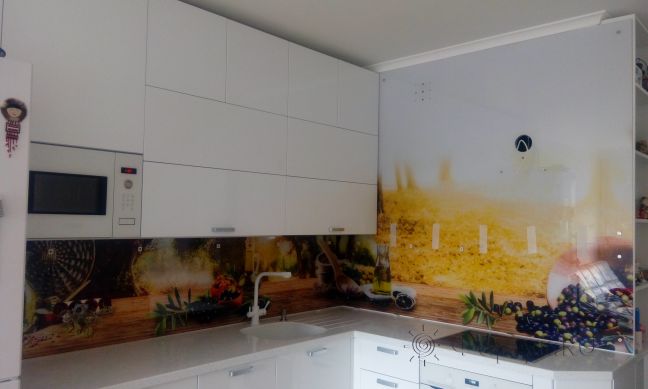 Фартук для кухни фото: оливы и оливковое масло, заказ #ИНУТ-1069, Белая кухня.