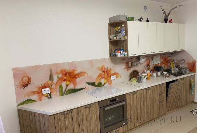 Фартук с фотопечатью фото: оранжевые бабочки и цветы, заказ #КРУТ-2798, Коричневая кухня. Изображение 186856