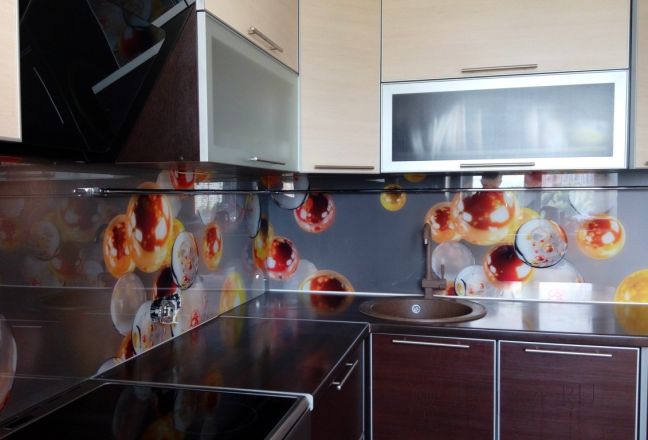 Фартук с фотопечатью фото: оранжевые шары на сером фоне, заказ #УТ-994, Коричневая кухня. Изображение 110408