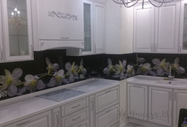 Фартук для кухни фото: орхидеи на черном, заказ #УТ-762, Белая кухня. Изображение 113014