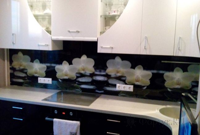 Скинали фото: орхидеи на черных камнях у воды., заказ #S-656, Черная кухня. Изображение 111318